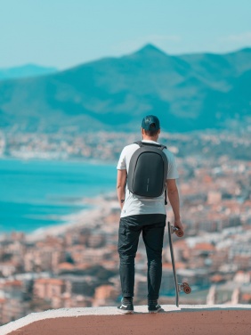 Logotrade Werbeartikel das Foto: Bobby Hero Small Anti-Diebstahl-Rucksack