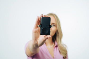 Logotrade Werbeartikel das Foto: Urban Vitamin San Diego 20W PD RCS Powerbank & WatchCharger