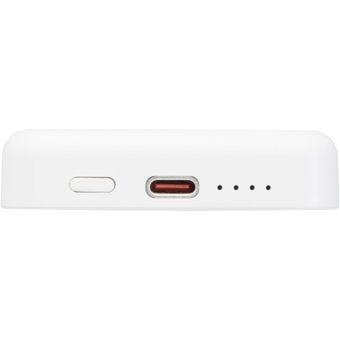 Logotrade Geschäftsgeschenke das Foto: Acrab 15 W 5.000 mAh magnetische kabellose Powerbank mit 20 W PD aus recyceltem Kunststoff