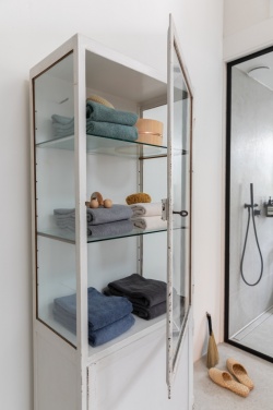 Logo trade promotional giveaway photo of: Ukiyo Sakura AWARE™ 500 gsm bath towel 50x100cm