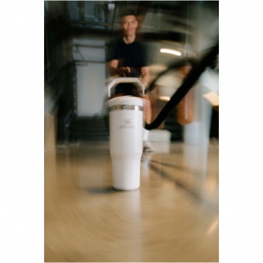 Logo trade reklaamkingitused foto: Stanley 890 ml IceFlow™ kõrrega termoskruus