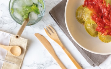 Logotrade reklaamtoote foto: Korduvkasutatavate bambusest reisisöögiriistade komplekt