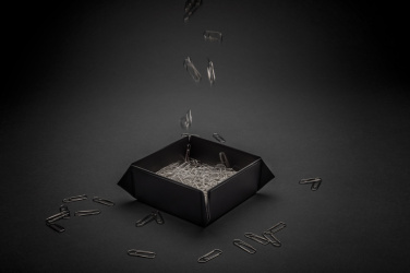 Logotrade firmakingituse foto: Swiss Peak RCS taaskasutatud PU-st kokkupandav magnetiline hoiualus