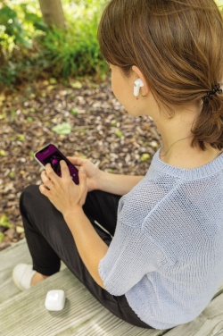 Logotrade reklaamkingituse foto: TWS kõrvaklapid UV-C steriliseerivas laadimisümbrises