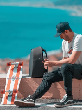 Logotrade meened pilt: Bobby Hero Väike vargusevastane seljakott