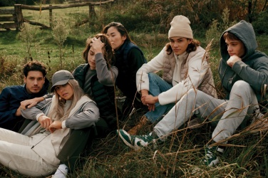 Logo trade meene pilt: Iqoniq Meru naiste taaskasutatud polüestrist vest