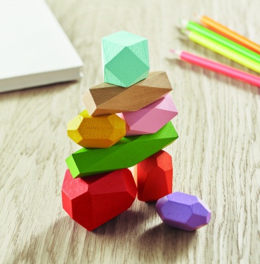 Logo trade meene pilt: 8 virnastatavat puitkivi kotis