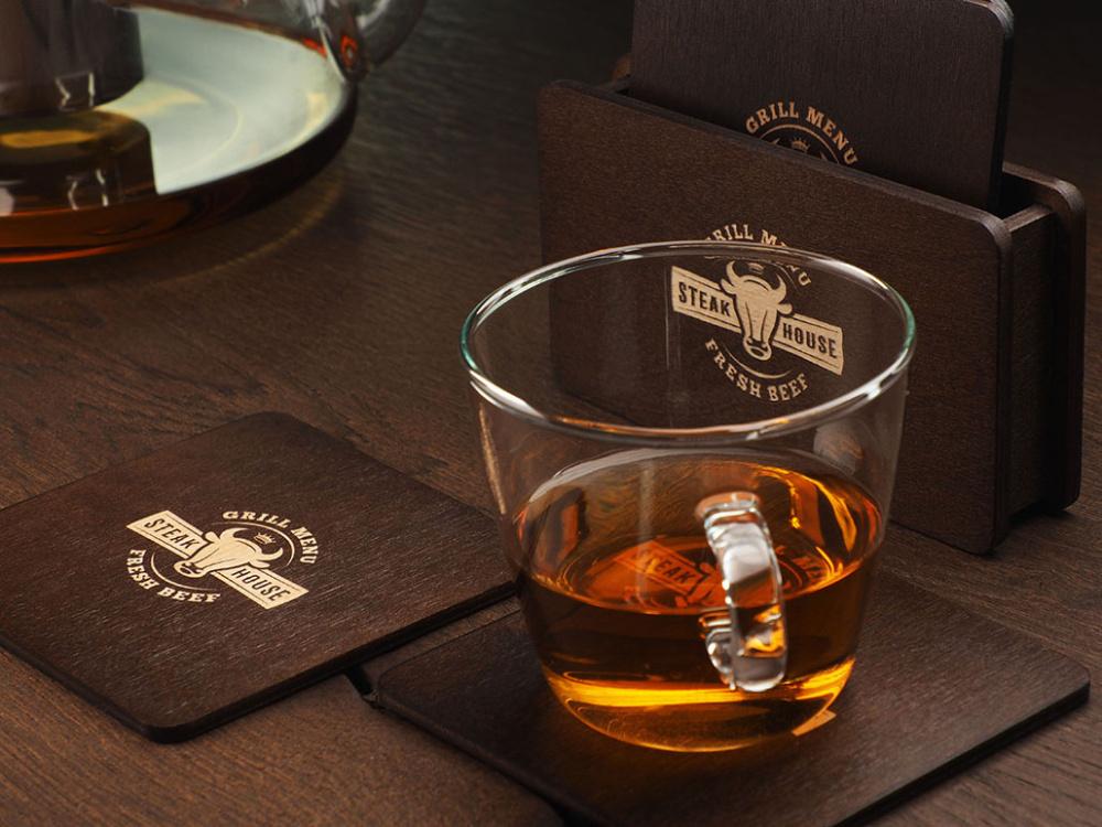 Logo trade firmakingitused foto: Puidust karp koos 4 tassialusega 1871121