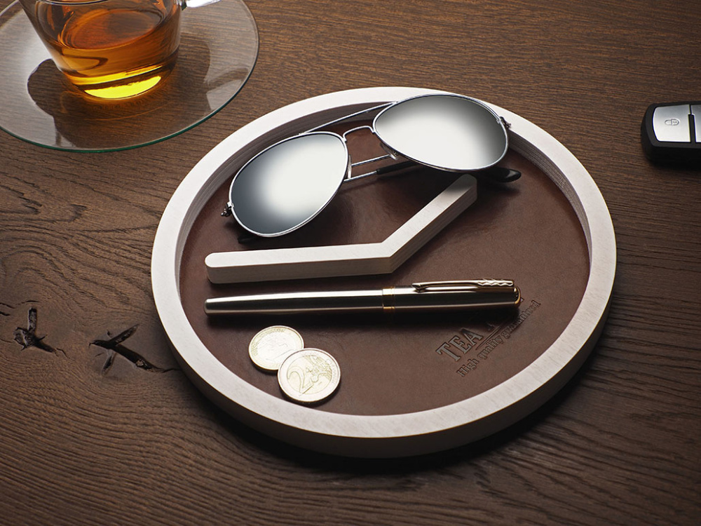 Logo trade reklaamkingid foto: Puidust nahkse sisuga lauakorrastaja1851121