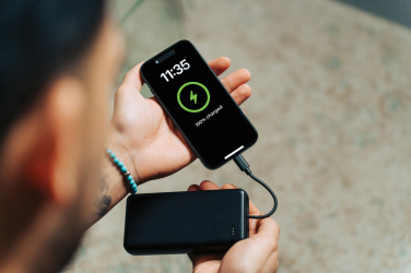 Logotrade reklaamtoote foto: Urban Vitamin Menlo Park RCS plastist 20 000 akupank