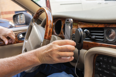 Logotrade ärikingid pilt: PowerCruze RCS plastikust 15W magnetiga laadija autohoidik