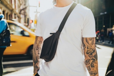 Logo trade mainostuote kuva: Crescent AWARE™ RPET puolikuun muotoinen crossbody -laukku