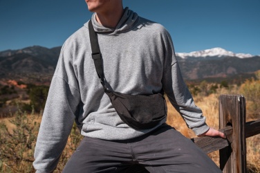 Logotrade liikelahjat kuva: Crescent AWARE™ RPET puolikuun muotoinen crossbody -laukku