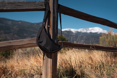 Logo trade mainostuote kuva: Crescent AWARE™ RPET puolikuun muotoinen crossbody -laukku