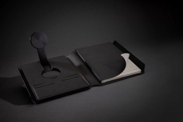 Logotrade liikelahjat kuva: Swiss Peak RCS rePU vihko 2-in-1 langattomalla laturilla