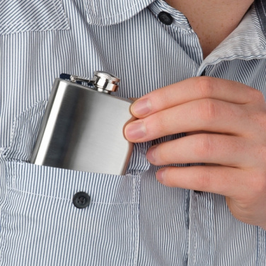 Logotrade mainoslahjat ja liikelahjat tuotekuva: Ruostumattomasta teräksestä valmistettu lonkkapullo FRESNO 104 ml