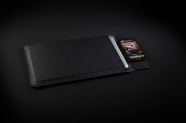 Logotrade firminės dovanos nuotrauka: „Swiss Peak“ 15 W magnetinio įkrovimo nešiojamojo kompiuterio dėklas 14–15,6 colio dydžio