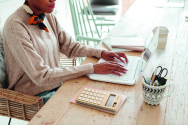 Logotrade dāvanas foto: 8 ciparu bambusa kalkulators