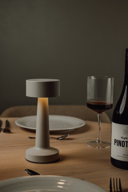 Logotrade Ideja dāvanas foto: VINGA Māris RCS pārstrādāta ABS galda lampa