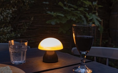 Логотрейд pекламные подарки картинка: Настольная лампа Luming RCS из переработанного пластика с возможностью зарядки через USB