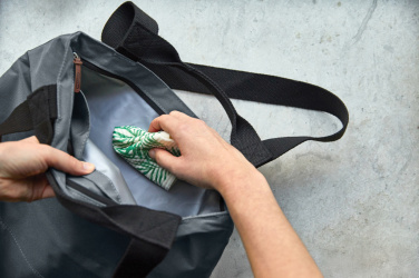 Лого трейд бизнес-подарки фото: Черная термосумка-тоут/холодильник Blum 16 л