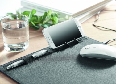 Logotrade kampanjprodukter bild: RPET musmatta trådlösladd. 15W