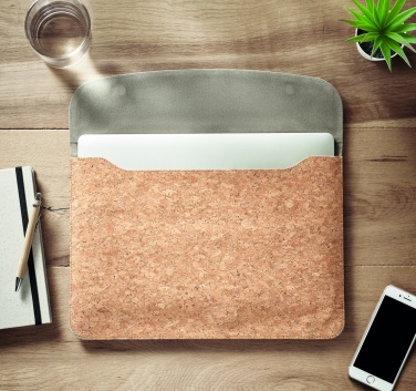 Logotrade profilreklam bild: Laptopfodral kork + magnetlås