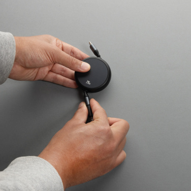 Logotrade presentreklam bild: Terra RCS återvunnen aluminium 240W utdragbar 2-i-1 kabel